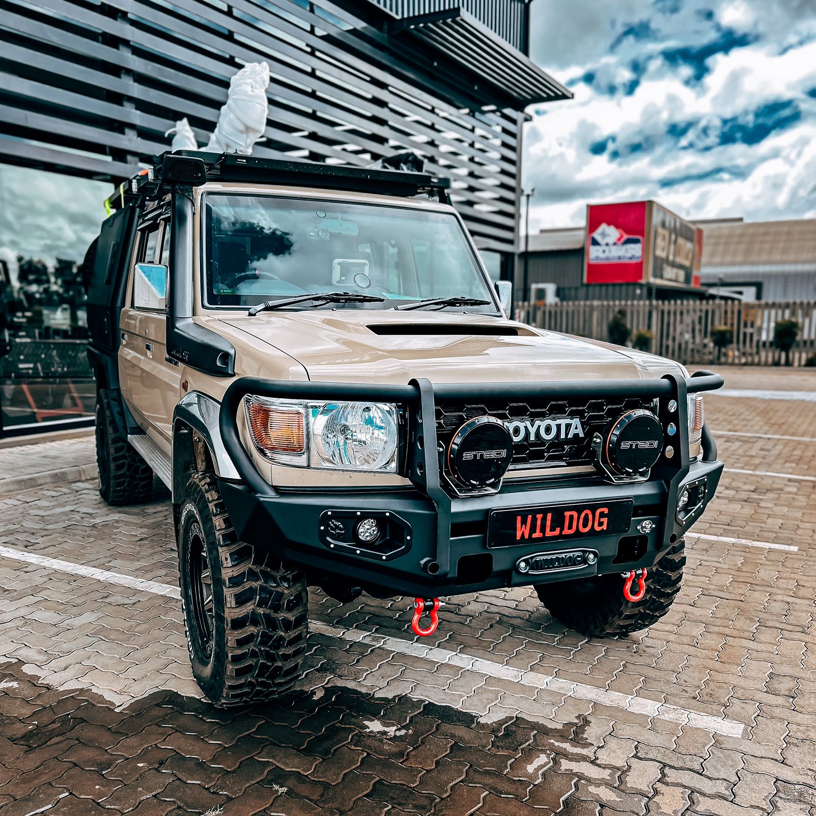Toyota LC 76 & 79 Pre Facelift Wildog Hunter Replacement Front Bumper Secondary image