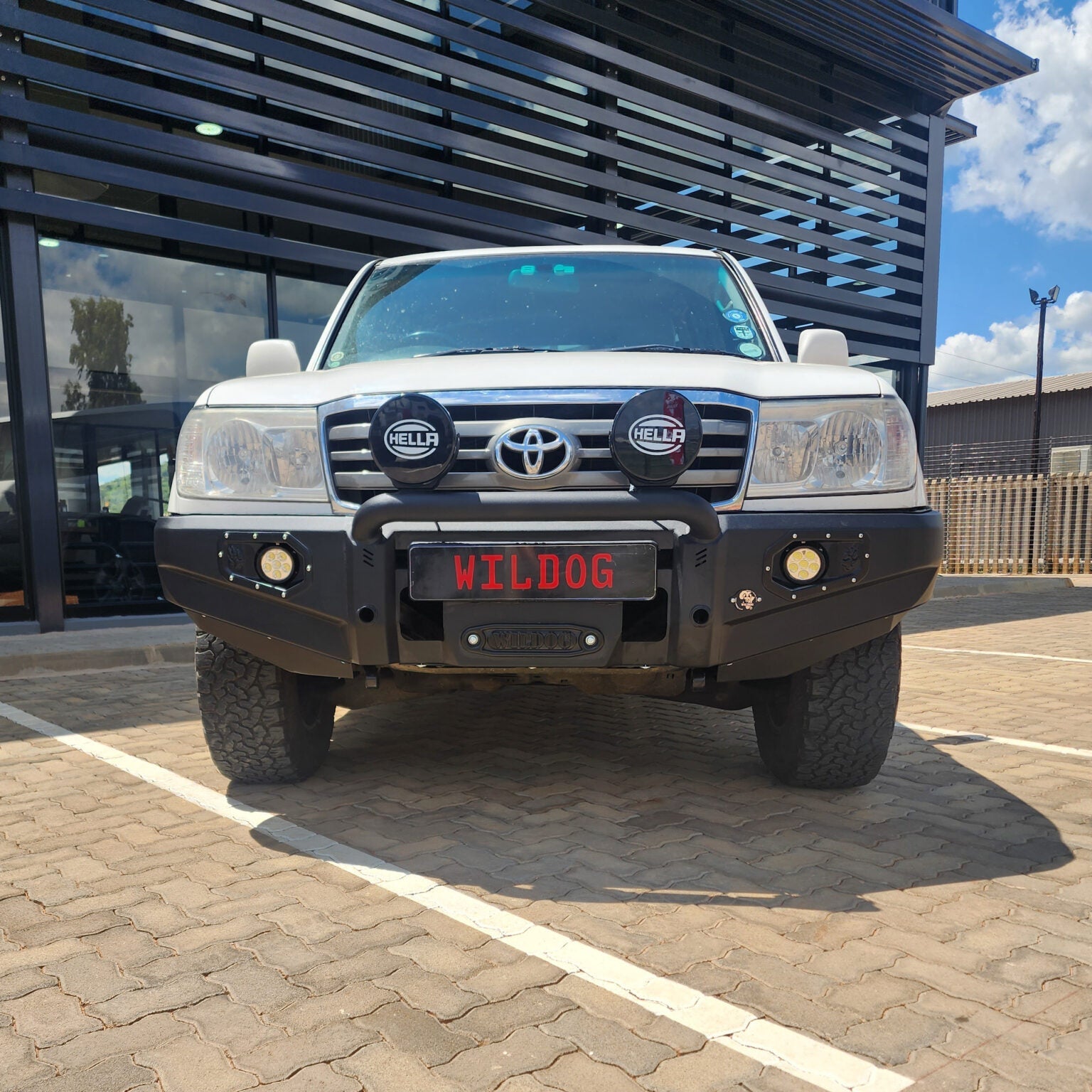 Toyota Land Cruiser 100 Series Wildog K9 Replacement Front Bumper (Nudge incl) Secondary image