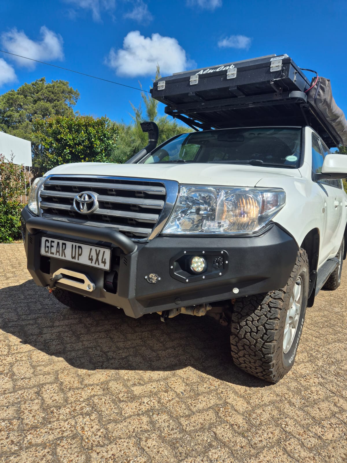 Toyota Land Cruiser 200 Pre-Facelift Wildog K9 Replacement Front Bumper (Nudge incl) Main image